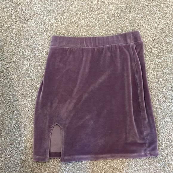 DOUBLE ZERO Purple velour mini skirt with rounded high slit - Picture 4 of 4